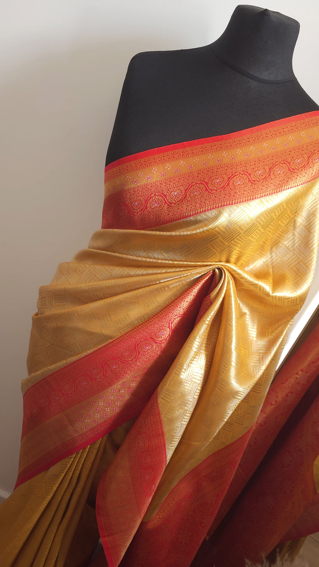 Golden Grace Tissue Soft Silk