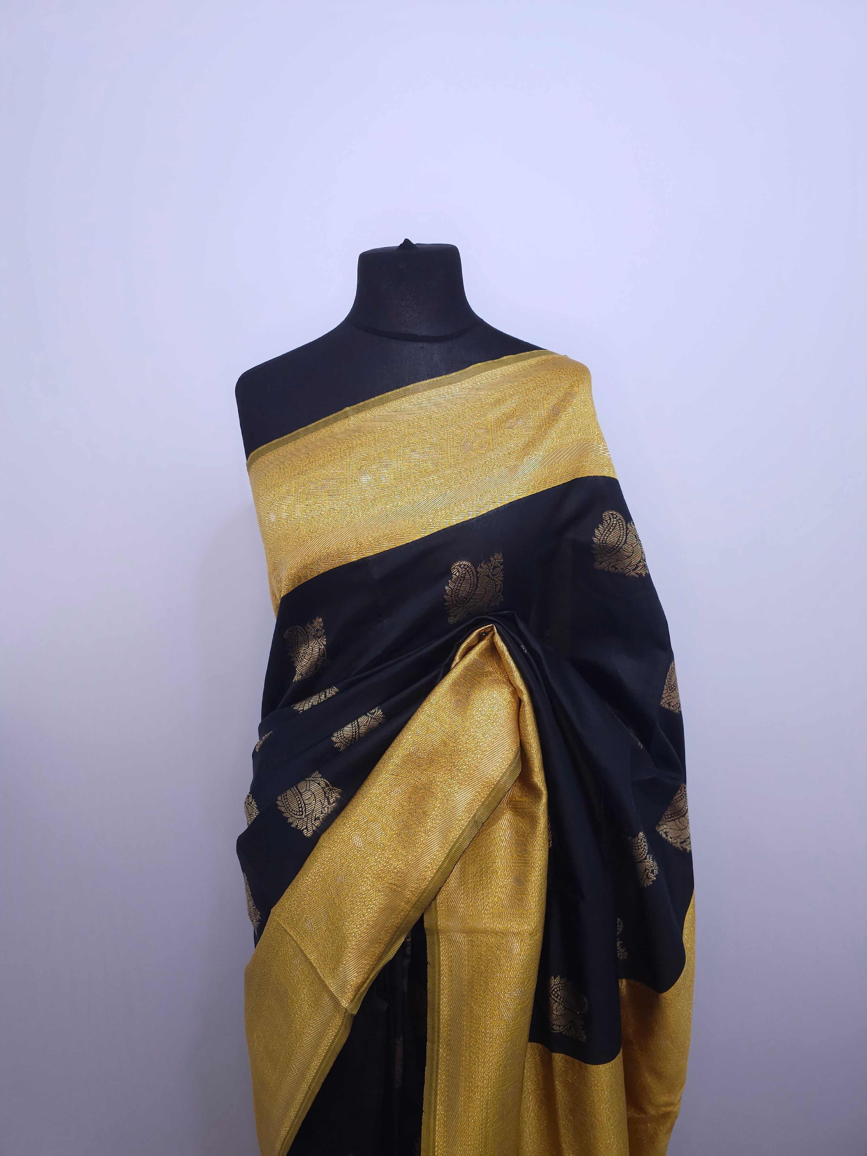 Classic Black & Gold Banglory Banarasi Saree – Timeless Zari Weave