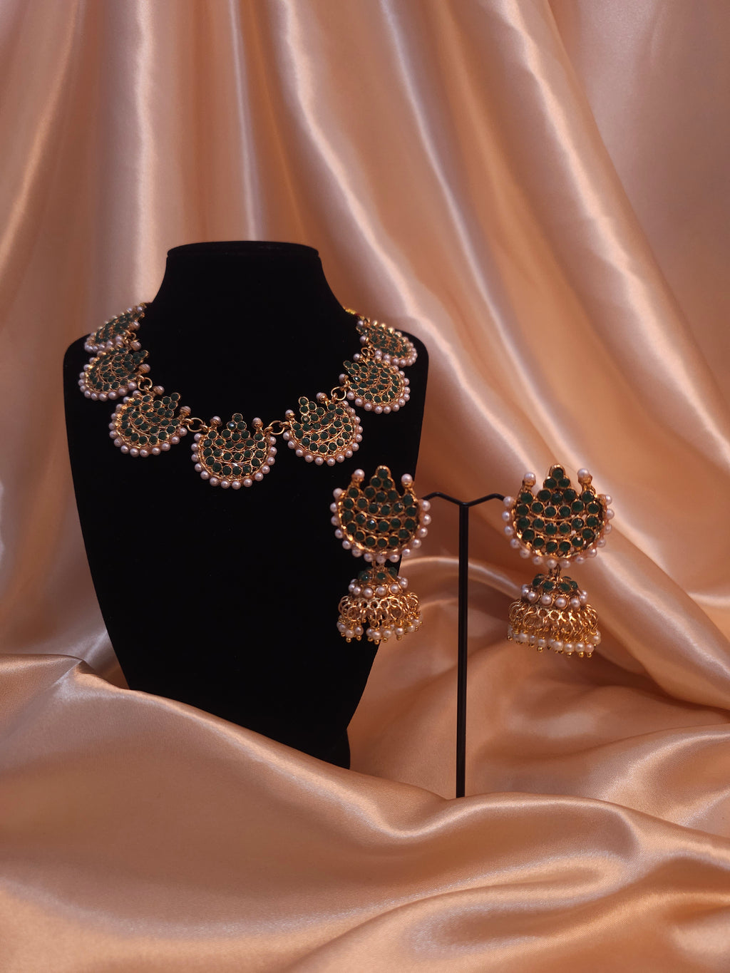 Emerald Pearl Necklace Set