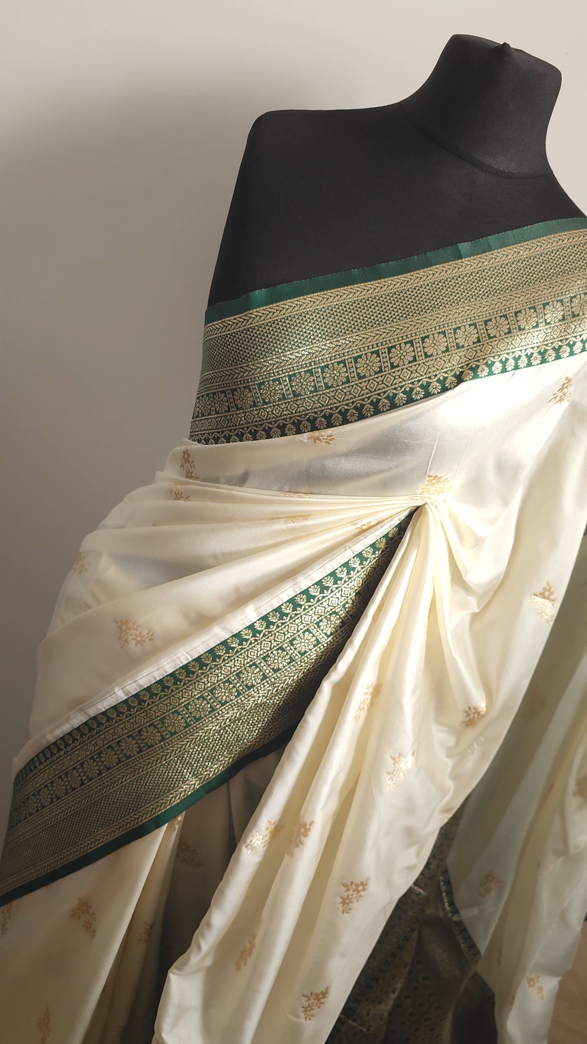 Ivory Emerald Semi Soft Silk