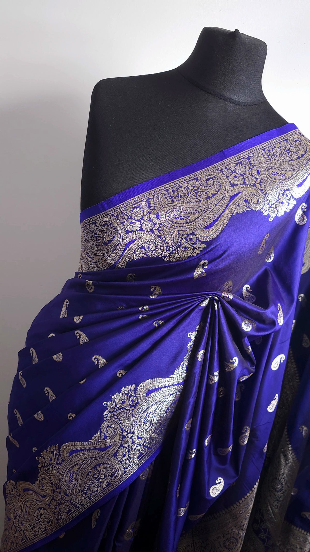 Midnight Navy Bloom – Banarasi Saree